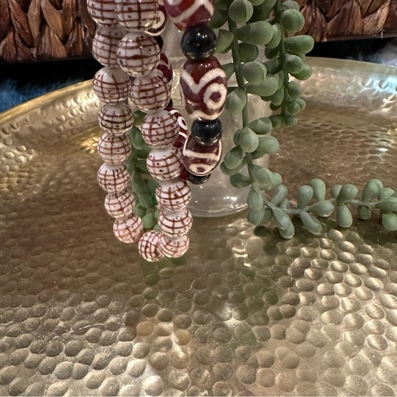 Pair of vintage glass bead bracelets elastic expandable brown and white - Picture 8 of 12